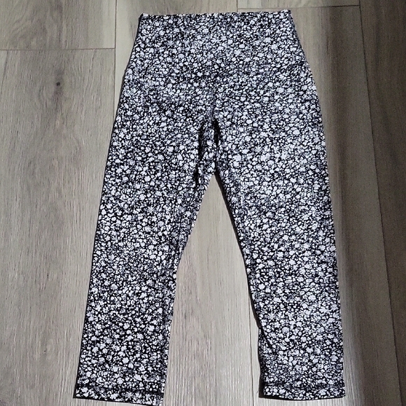 Lululemon InStill High-Rise Tight 20" Warped Grain Alpine White Black Size 4 EUC - Picture 3 of 5